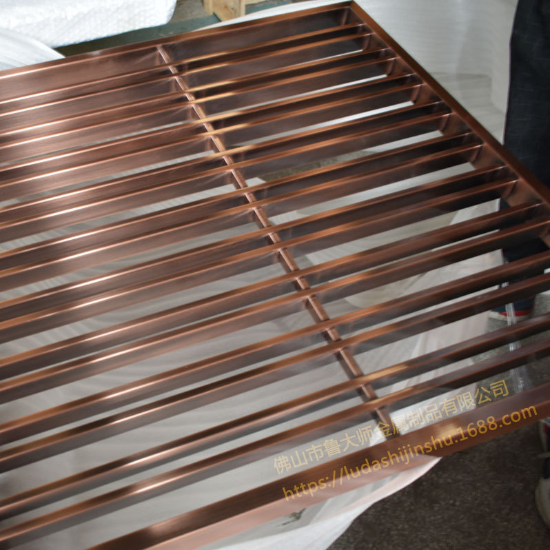 拉絲紅古銅不銹鋼屏風(fēng) 豎條不銹鋼屏風(fēng) 不銹鋼焊接花格 中式屏風(fēng)