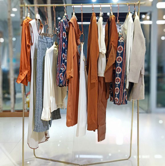 米梵張莉女裝折扣春夏裝廠家批發(fā)貨源