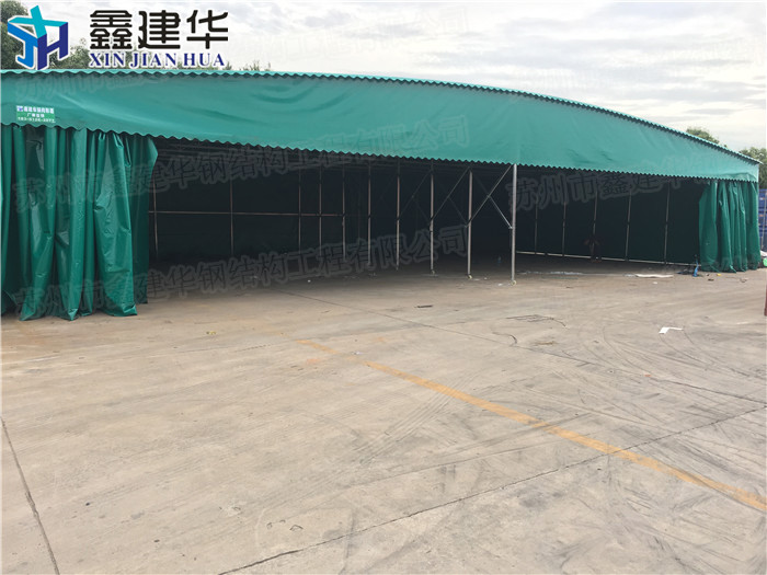 嶧城區(qū)戶外伸縮推拉雨篷鑫距華量大 室外戶外倉庫伸縮推拉雨篷