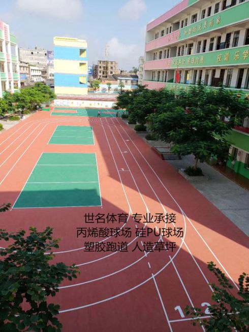 梅州室外籃球場建設(shè)使用厚度足夠的丙烯酸球場材料，網(wǎng)球場刷漆廠家