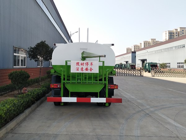 12方大運灑水車