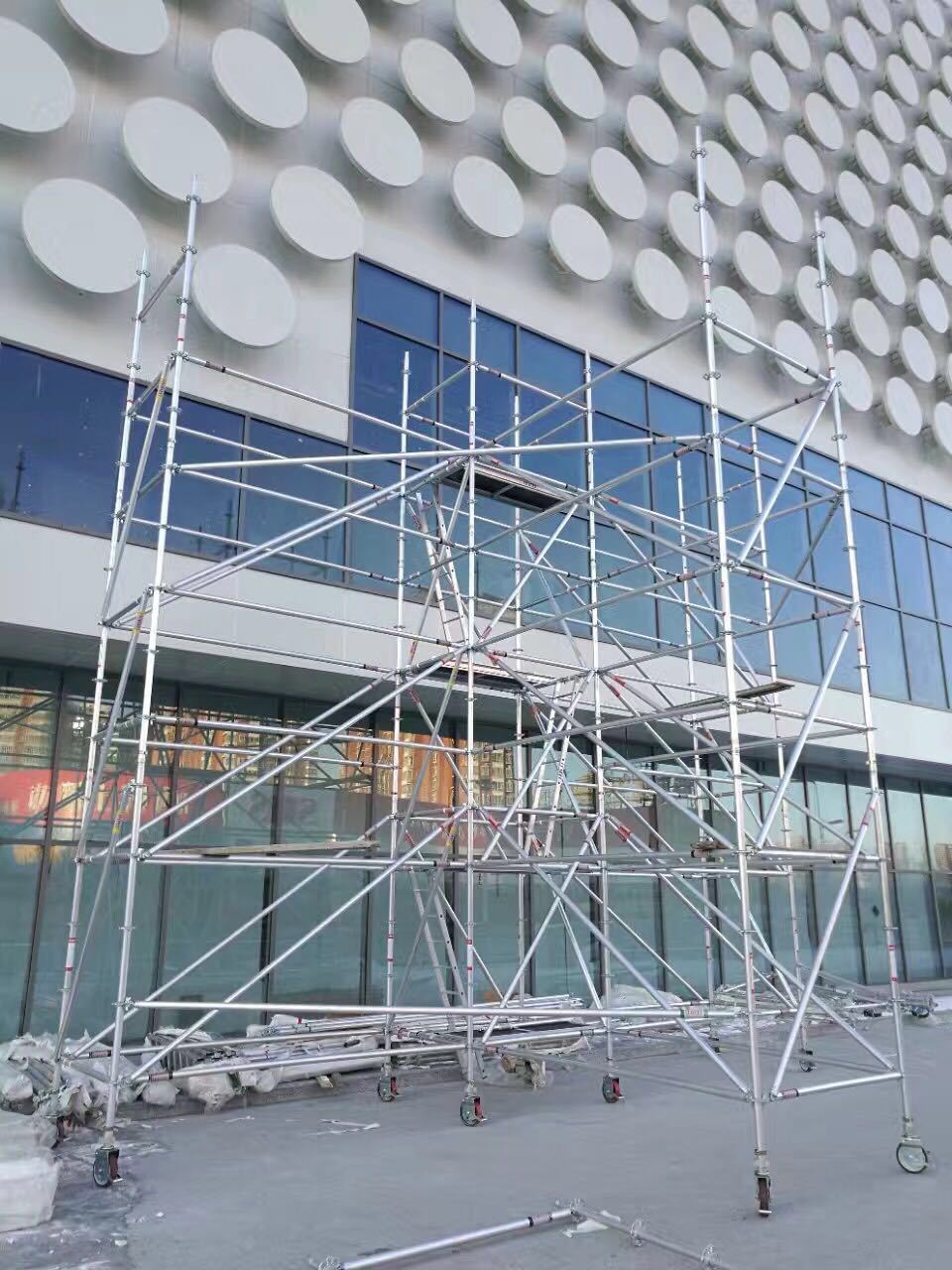 鋁架廠家供應(yīng)橋墩施工搭建腳手架 裝拆簡易 施工效率明顯提高