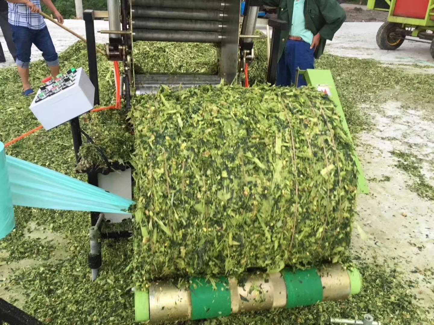 全自動(dòng)包膜機(jī) 牧草飼料打捆機(jī) 打捆包膜機(jī)圖片