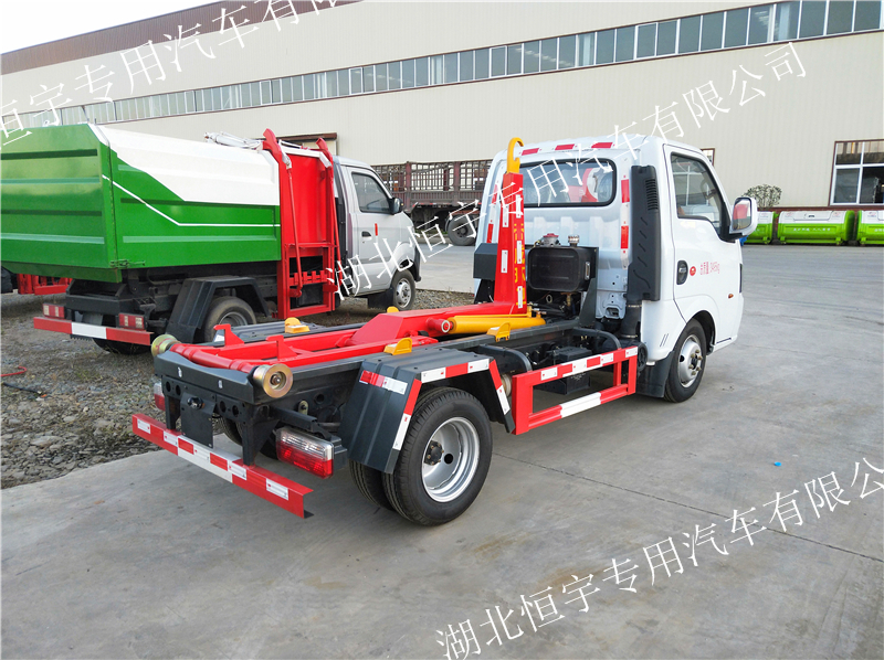 東風(fēng)途逸小型勾臂式垃圾車箱體容積3-4立方新車廠家直銷