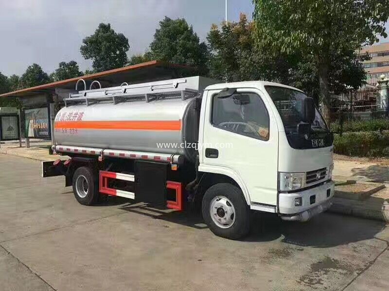 湖北國(guó)五東風(fēng)5噸小型加油車(chē)廠(chǎng)家供應(yīng)價(jià)格