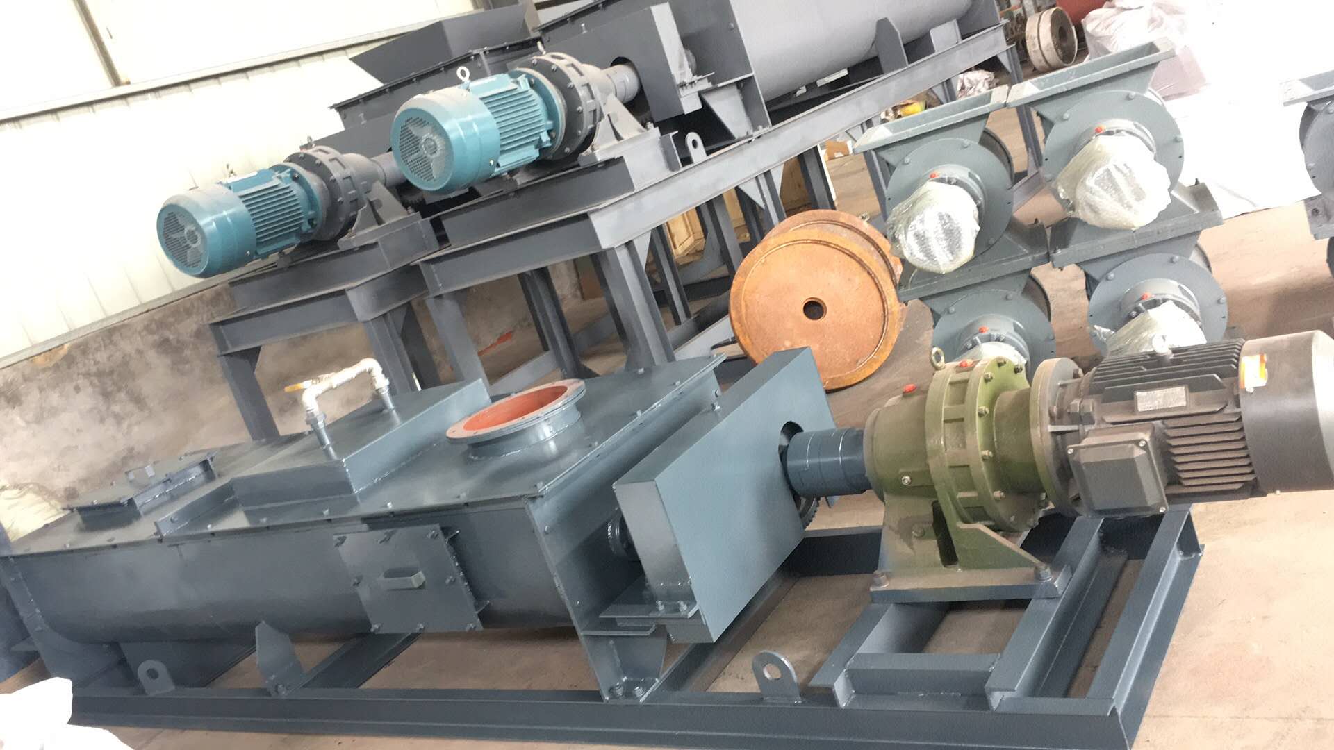 單軸粉塵加濕機的工作原理及特點介