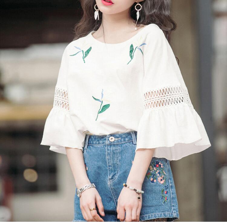 蕾絲衫生產(chǎn)廠家批發(fā)價格|2019女裝夏季小清新鏤空蕾絲拼接喇叭袖上衣印花學生寬松短袖t恤