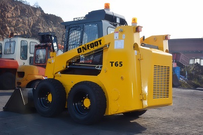 滑移裝載機T65
