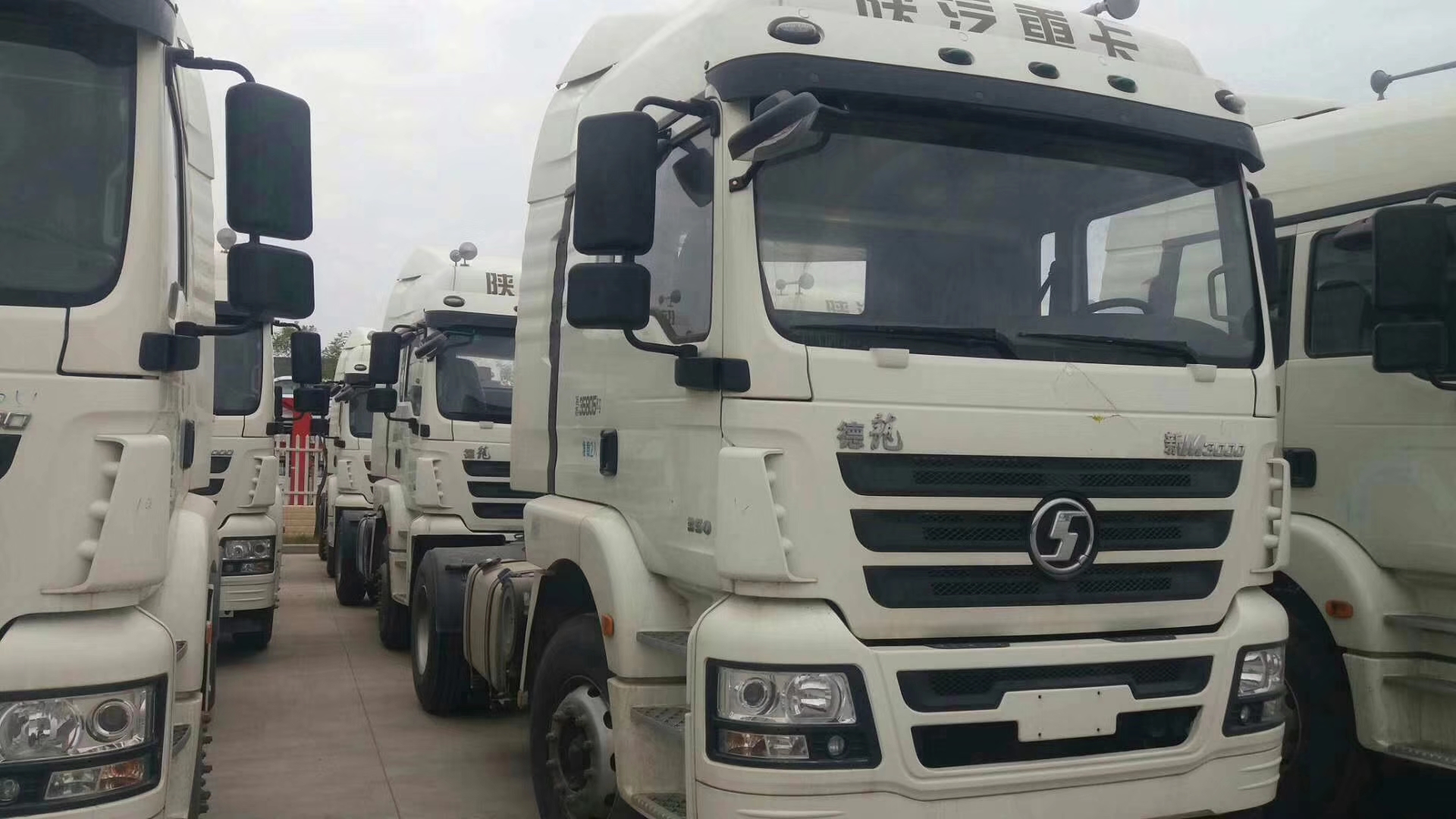 出售二手德龍單驅(qū)半掛牽引車18年國(guó)五