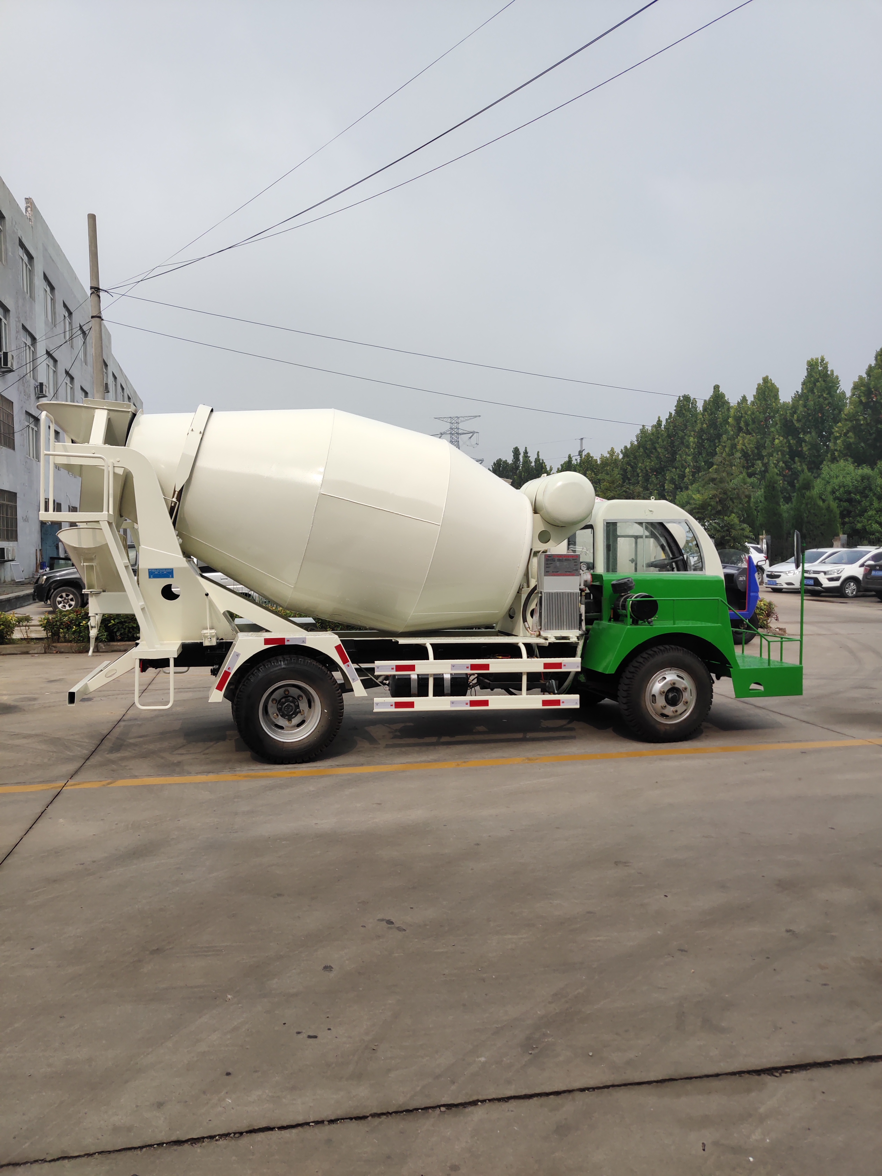 中億6方混凝土攪拌車現(xiàn)出售 中億1.6方混凝土攪拌車現(xiàn)出售