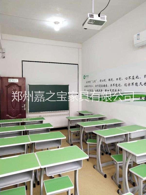 新鄉(xiāng)課桌椅廠家批發(fā)學(xué)生課桌椅