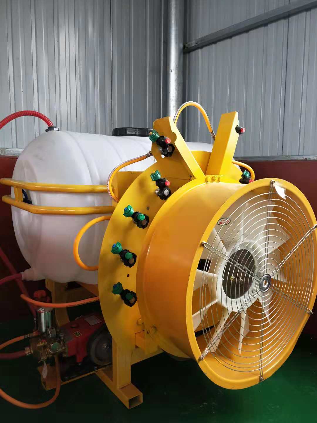 世超牌四輪拖拉機配套風送打藥機