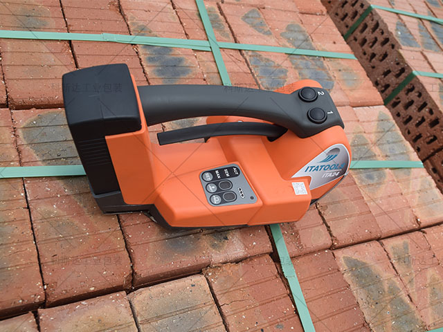 電動塑鋼帶打包機ITATOOLS意大利進口充電式打包機手持