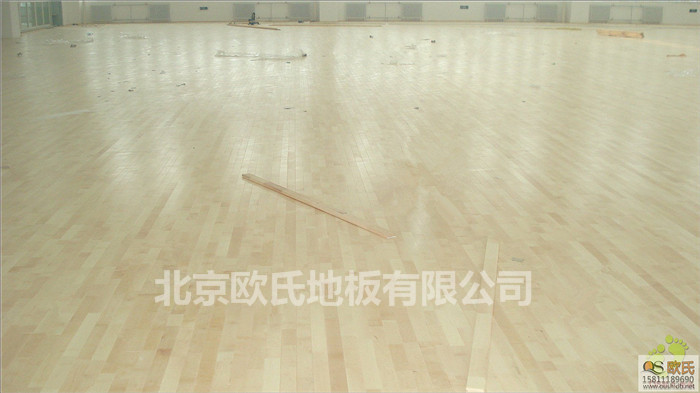 運動實木地板廠家，籃球場木地板報價