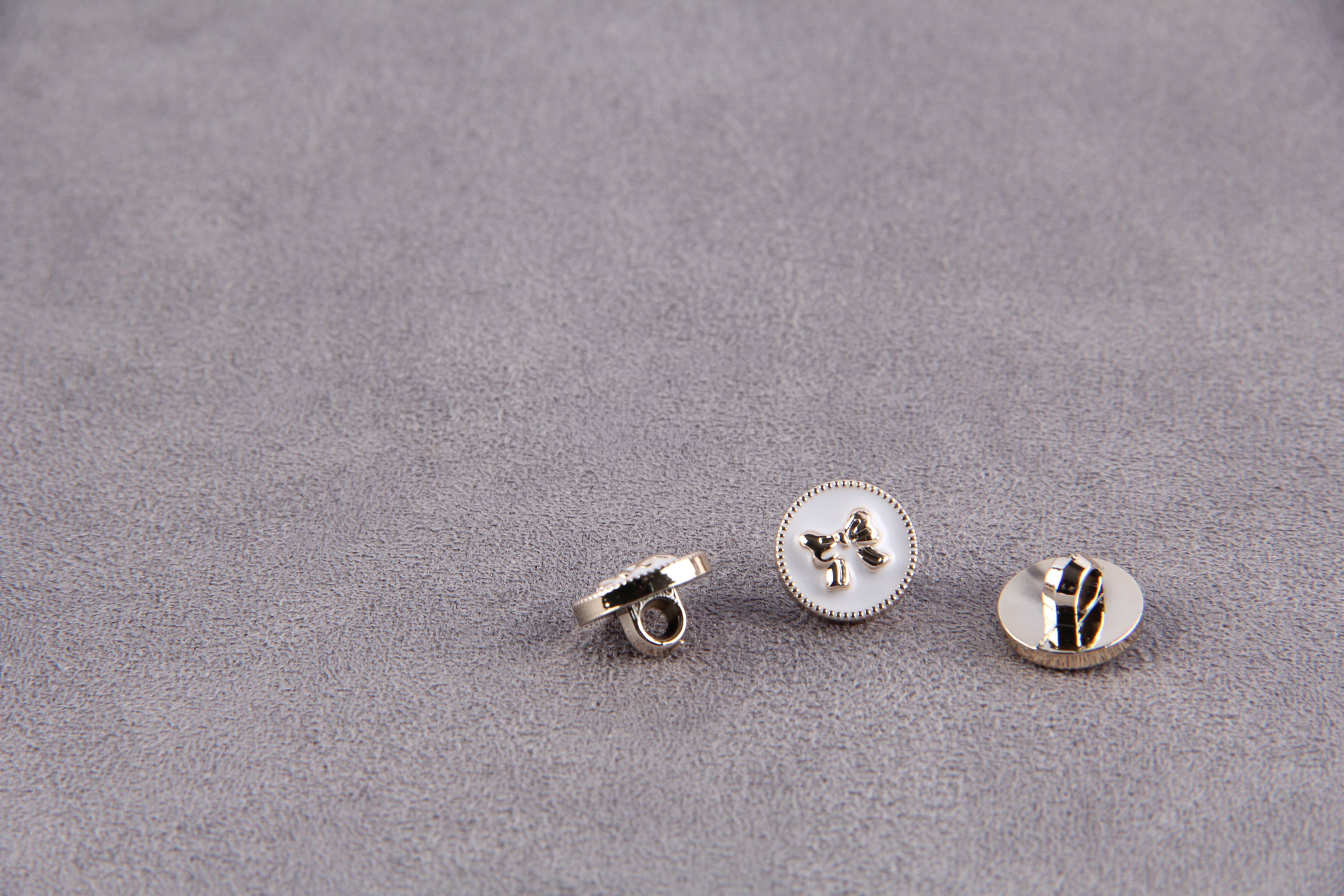 新款經(jīng)典英倫風(fēng)手縫鈕扣腳鈕 ABS塑料金色有腳紐扣花紋圖案扣子 塑料扣