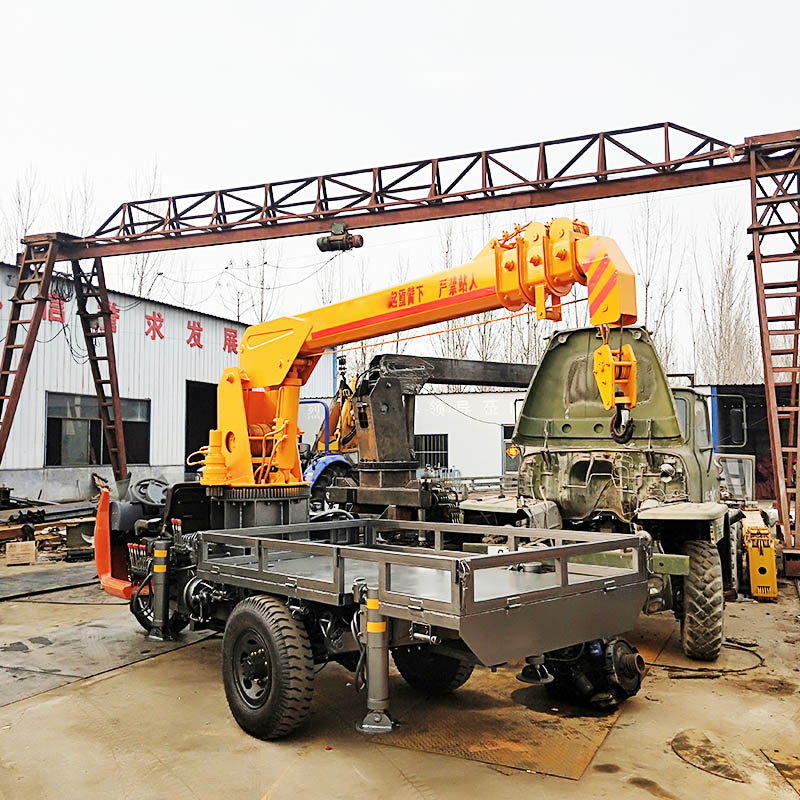 農(nóng)用三輪隨車吊小型自備吊三輪移樹*吊2-5噸三輪隨車吊定做