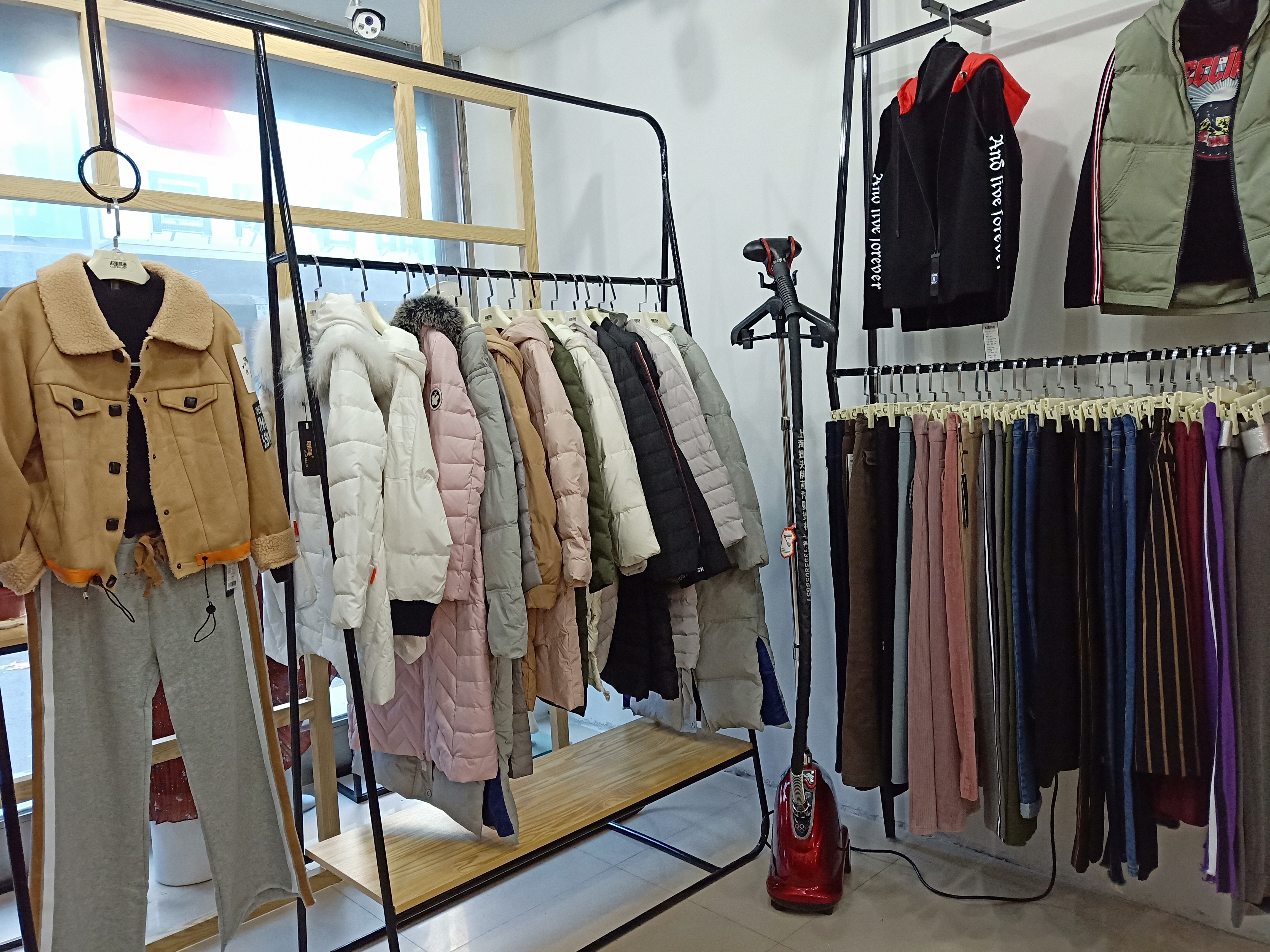 女裝品牌折扣店貨源哪里有 品牌女裝折扣店加盟 阿萊貝琳 阿萊貝琳品牌折扣