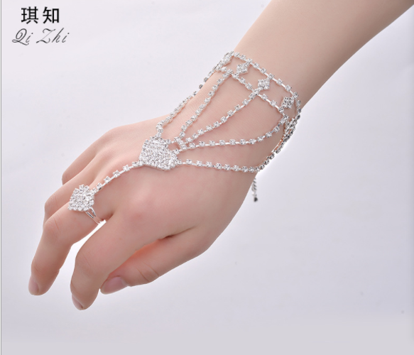 新娘水鉆桃心手背鏈廠家_批發(fā)_直銷_供應(yīng)商_琪知飾品歡迎來電咨詢