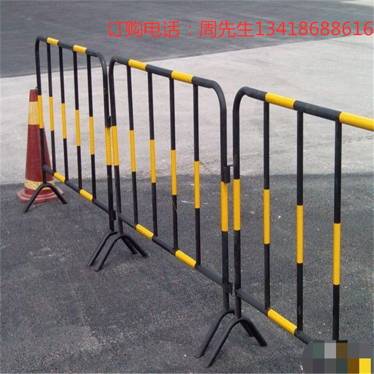 加厚鐵馬護(hù)欄移動施工隔離欄市政護(hù)