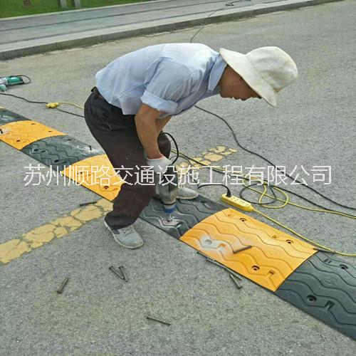 太倉小區(qū)安裝人字形減速拱價(jià)格