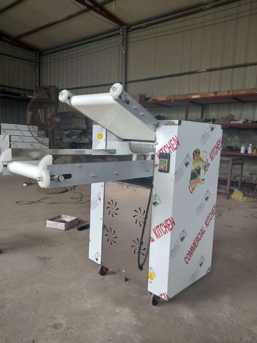 廣州市廠家直銷多功能揉面機(jī)家用小型性能穩(wěn)定揉面機(jī)