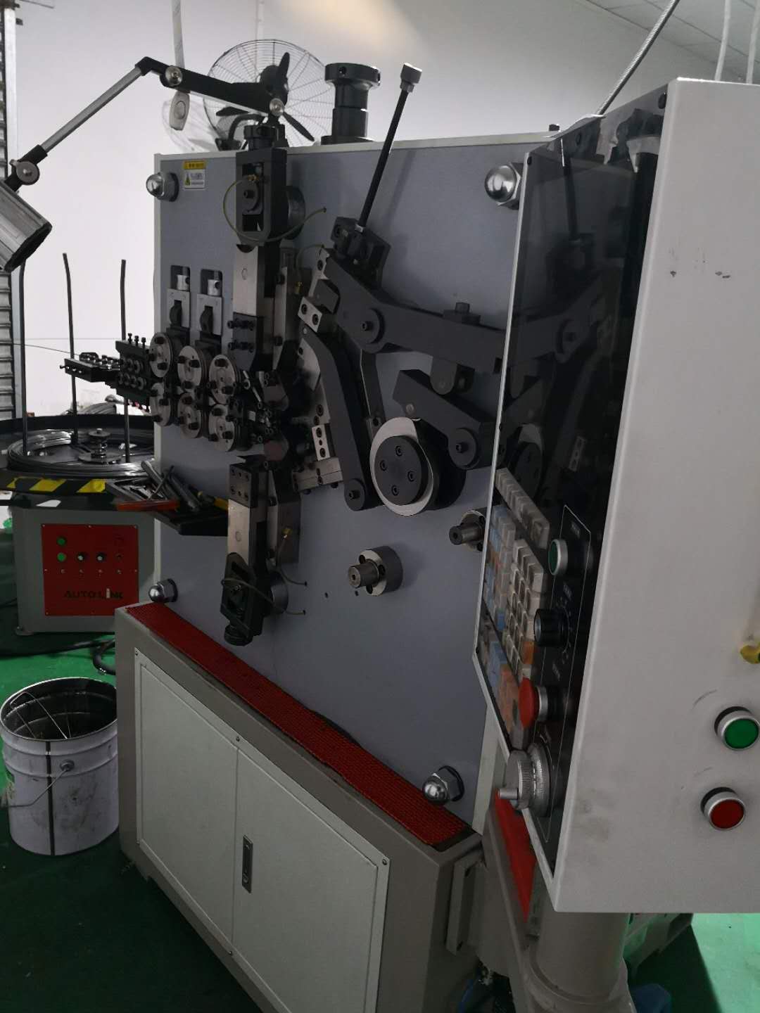 US-540電腦壓簧機(jī)US-540壓簧機(jī)成型辦公室座椅彈簧1.0-4.0mm五金配件