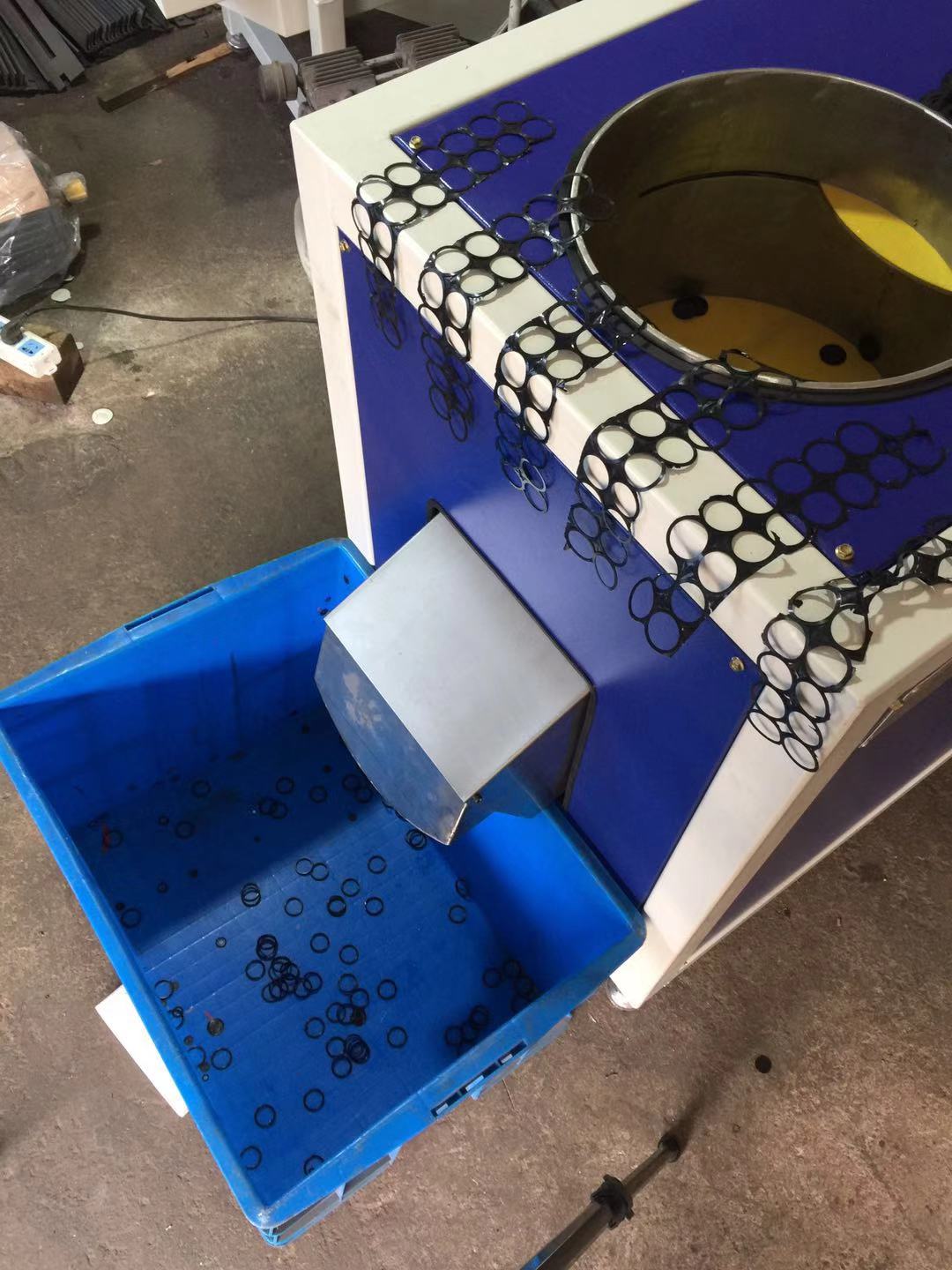 供應(yīng)強(qiáng)盛橡膠制品專業(yè)拆邊機(jī) 橡膠制品拆邊設(shè)備橡膠拆邊機(jī)