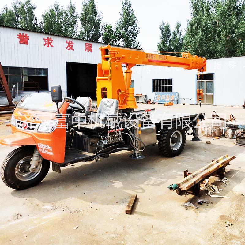 2-5噸三輪隨車吊 三馬車背樹吊 三輪移樹吊 5噸吊壽材三輪隨車吊