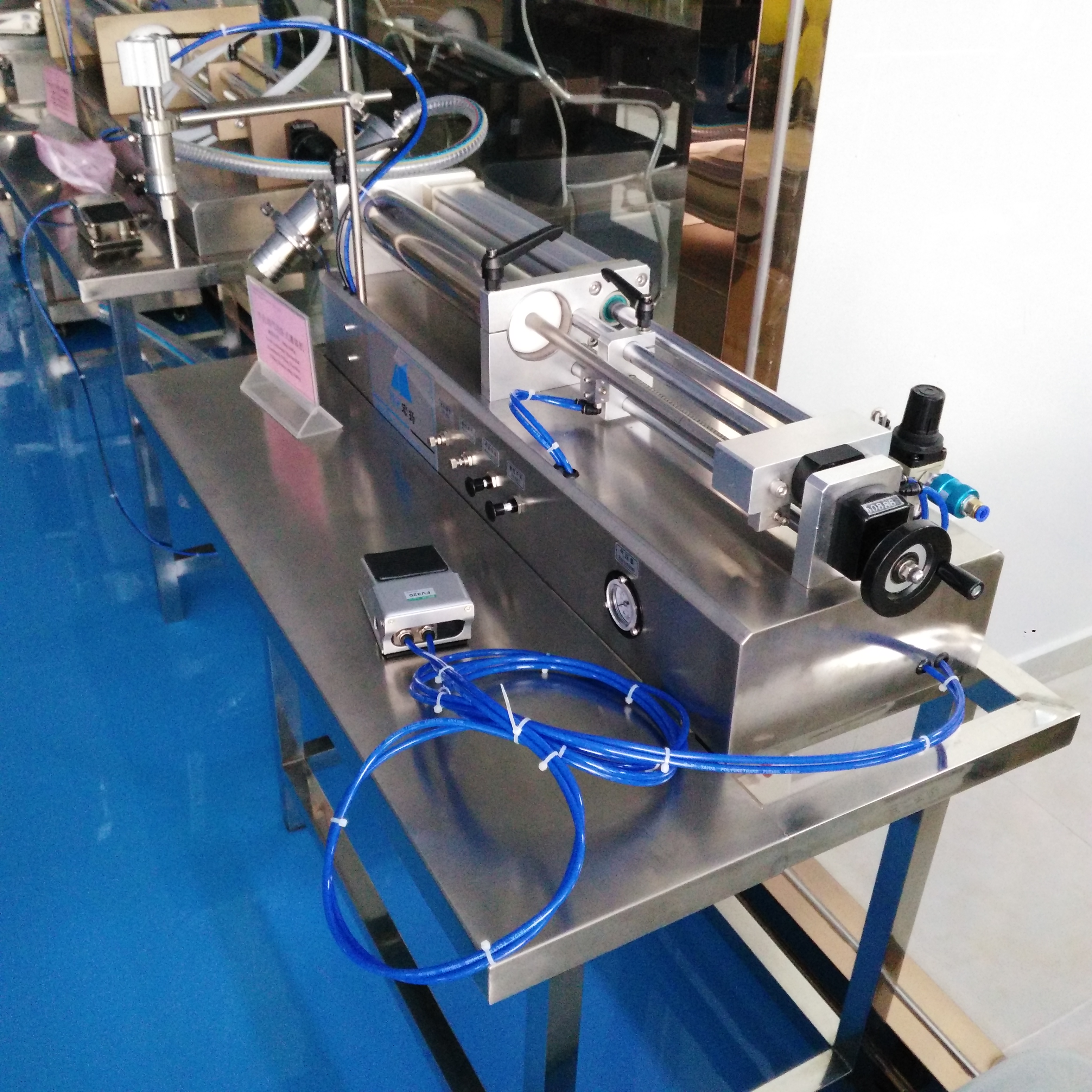 供應(yīng)臥式自吸灌裝機(jī)-雙頭立式防腐灌裝機(jī)