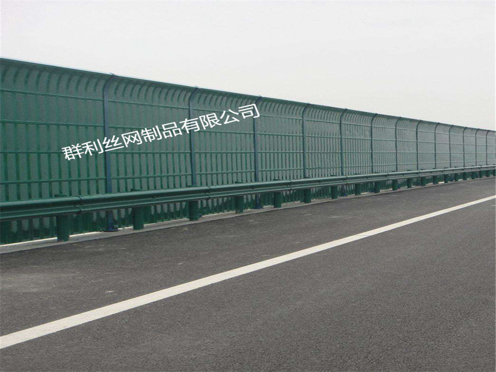 高速公路聲屏障  降噪環(huán)保隔音 廠家直銷現(xiàn)貨速發(fā)