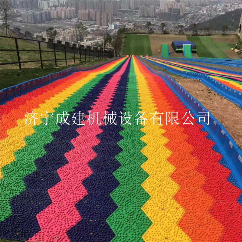 高人氣極速旱雪七彩滑坡 七彩旱道 網(wǎng)紅抖音旱坡彩虹跑道