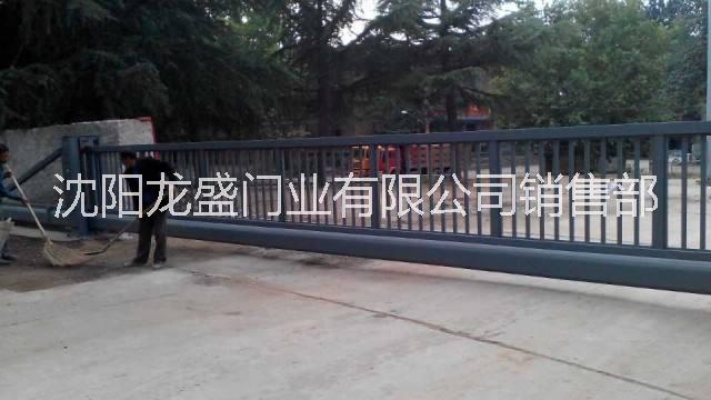 「沈陽(yáng)懸浮門(mén)」盤(pán)錦懸浮門(mén)廠家 無(wú)軌懸浮門(mén) 營(yíng)口懸臂門(mén)