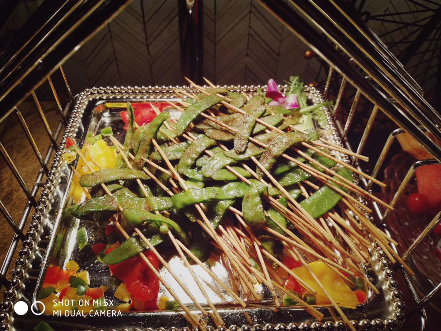 v 專承接：中式圍餐、自助餐、大盆菜