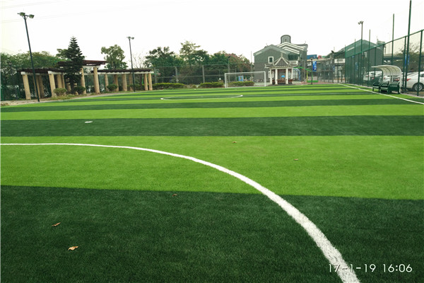 專業(yè)人造草足球場(chǎng)施工建設(shè)價(jià)格費(fèi)用