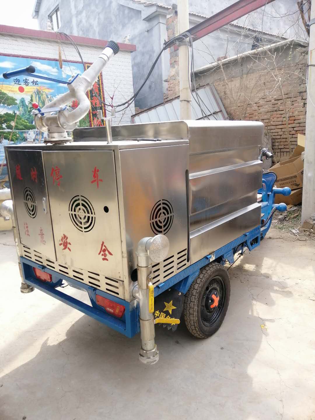 廠家直銷新能源電動(dòng)三不銹鋼罐體高炮灑水車