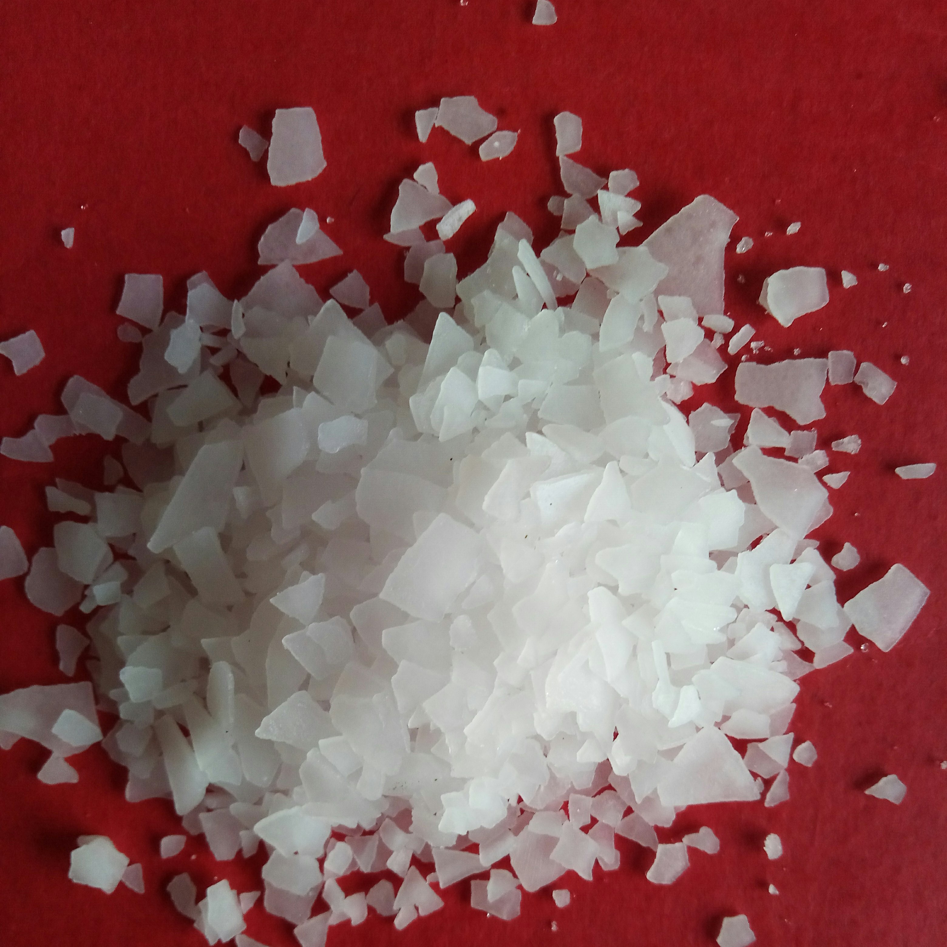 工業(yè)級氯化鎂 山東現(xiàn)貨六水氯化鎂片狀氯化鎂鹵片