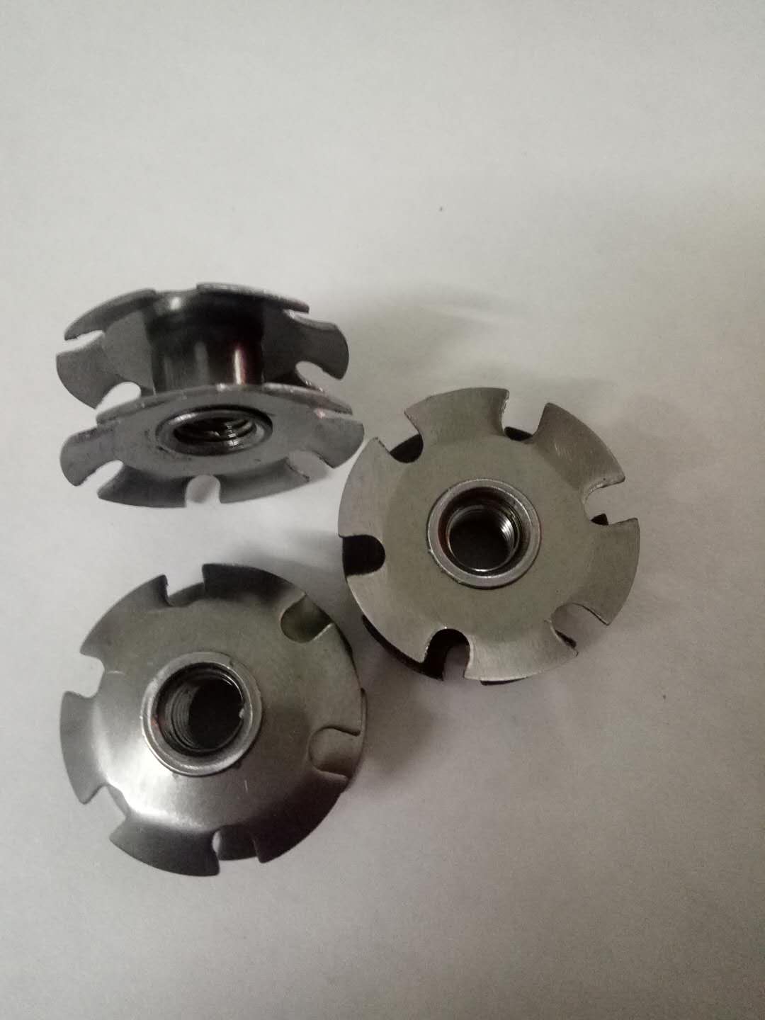 廠家直銷管內塞梅花彈片供應商，價格實惠，可根據(jù)客戶需求加工生產(chǎn)