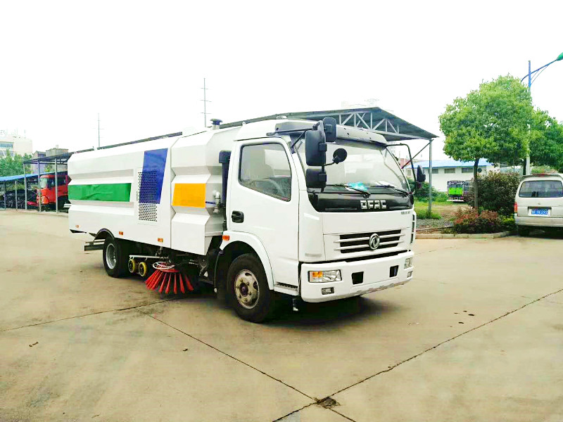 山西東風(fēng)小型洗掃車廠家，山西道路垃圾清掃車報價價格，山西多功能清掃車廠家電話