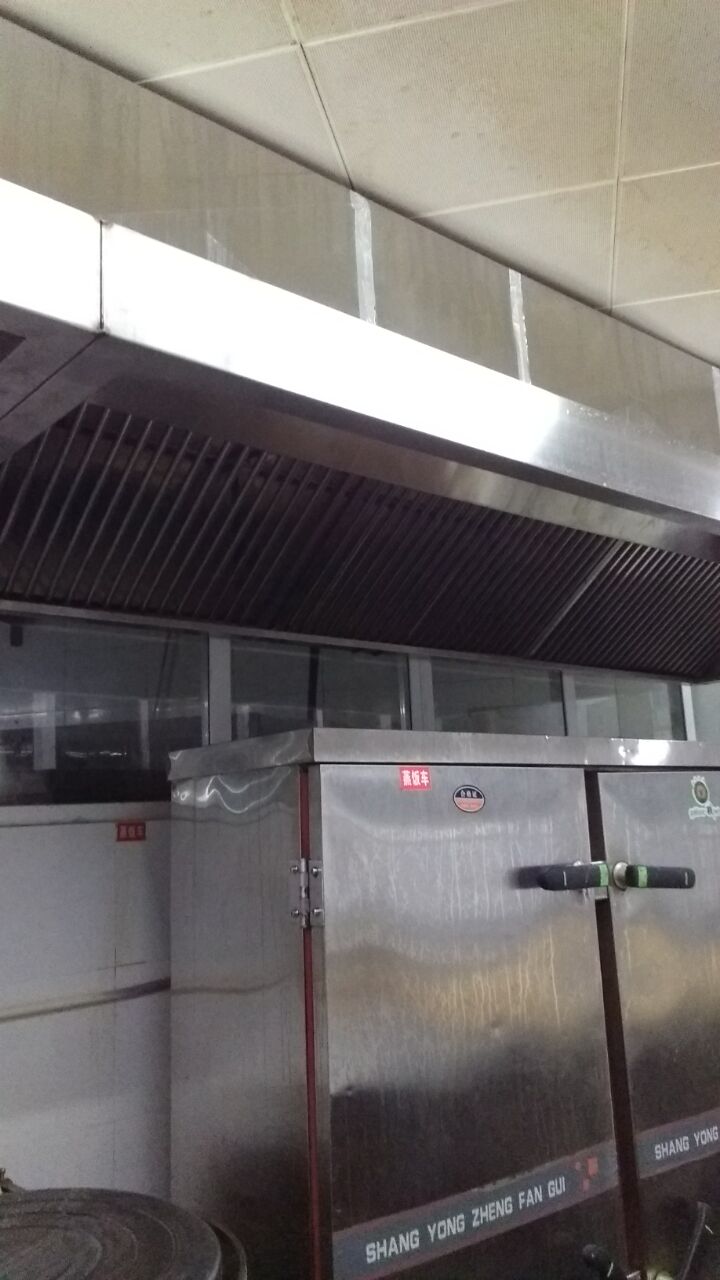 專業(yè)清洗飯店后廚排煙系統(tǒng)、清洗飯店油煙凈化器、清洗油煙機(jī)管道