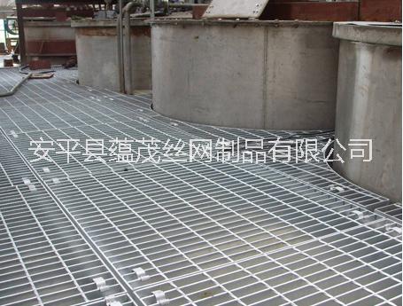 平臺鋼格板 平臺踏步鋼格柵 熱鍍鋅平臺踏步板 蘊茂絲網(wǎng)