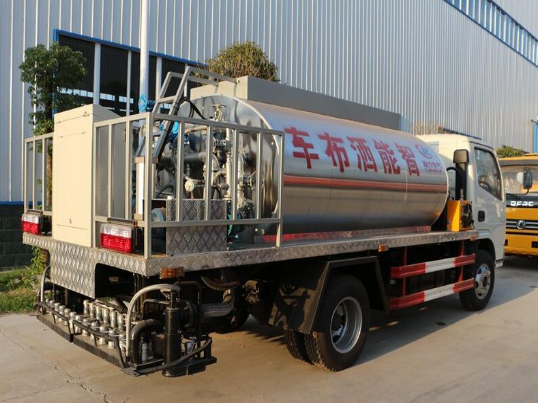 東風(fēng)多利卡4方國(guó)五瀝青灑布車生產(chǎn)廠家，*，全國(guó)聯(lián)保