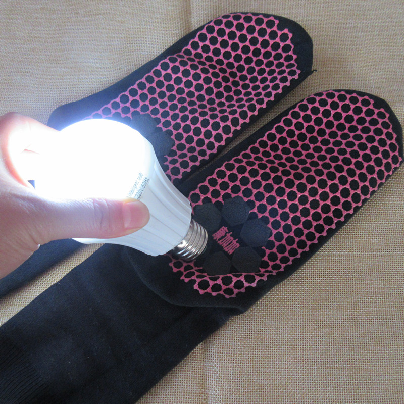 秋冬男女高筒自發(fā)熱襪負(fù)離子純棉涂層導(dǎo)電亮燈襪子廠家現(xiàn)貨