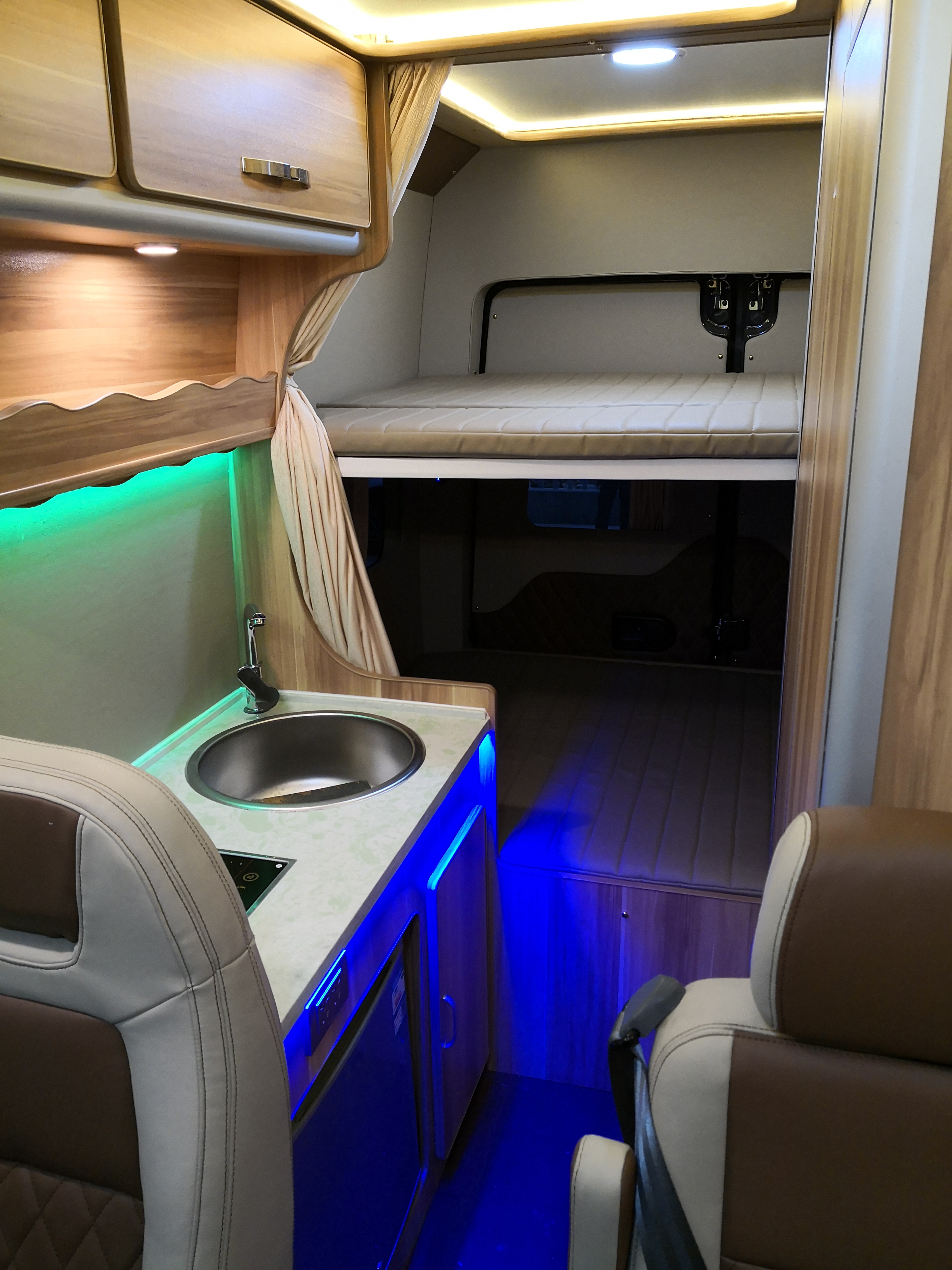 東風(fēng)御風(fēng)短軸中頂房車