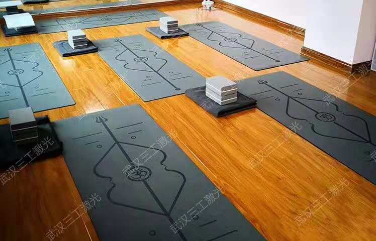 瑜伽墊激光刻花機 激光機加工輔助線可免費打樣看效果