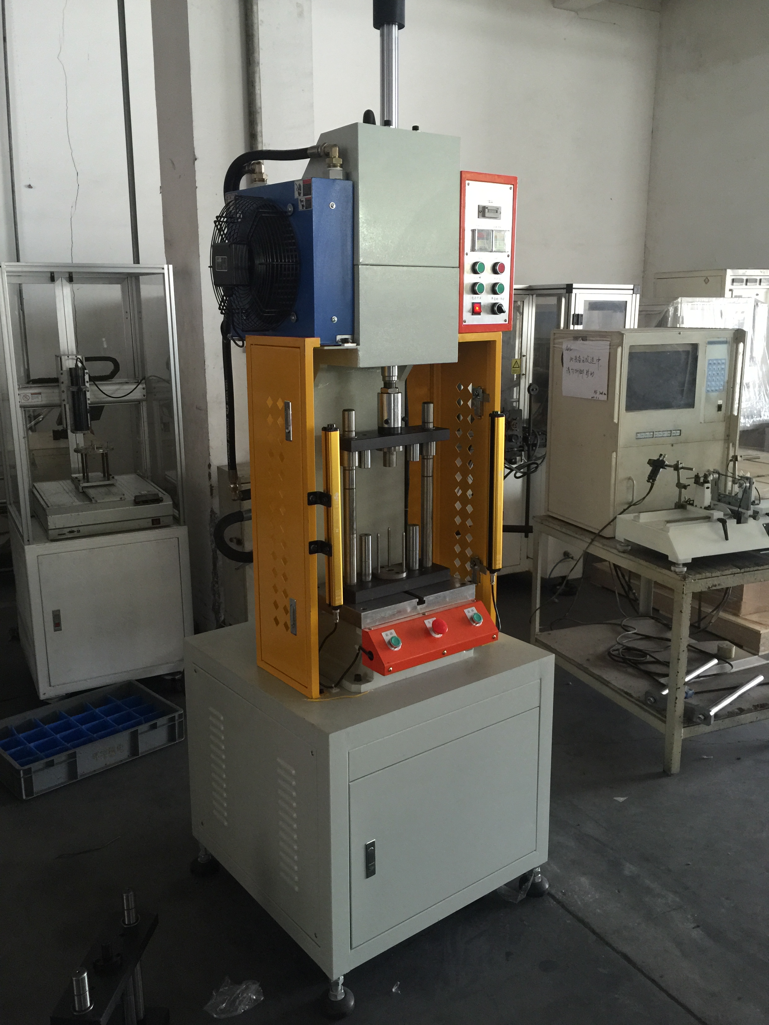 供應(yīng)C型油壓機(jī)