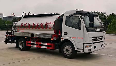 廠家直銷東風(fēng)牌5-6方瀝青灑布車
