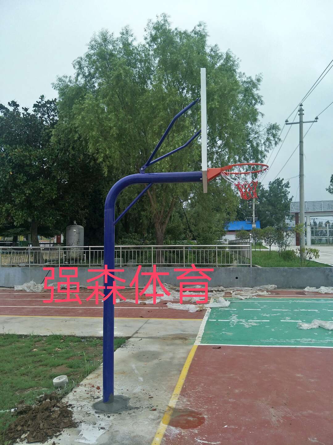 圓管凹箱籃球架生產(chǎn)廠家批發(fā)招商