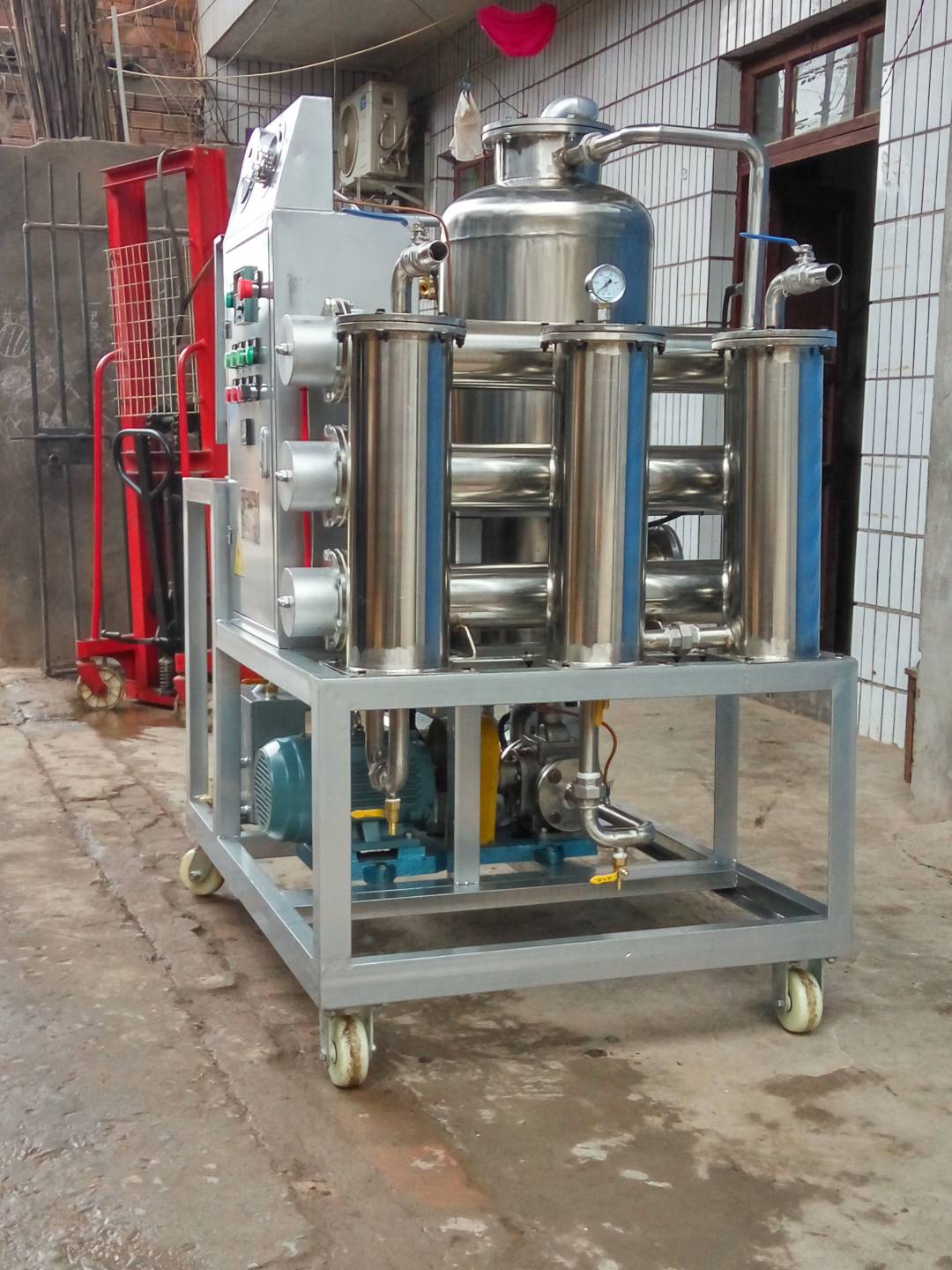 供應(yīng)磷酸脂抗燃油真空濾油機