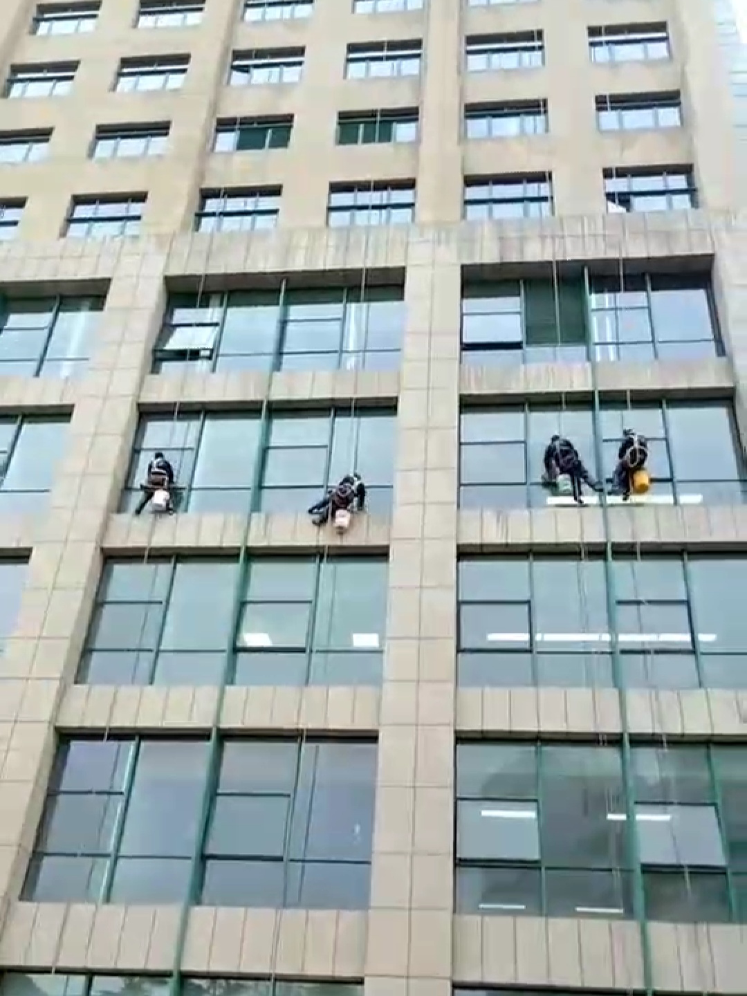 北京、高空作業(yè)、吊繩窗戶打膠、幕墻清洗、蜘蛛人刷涂料、外墻維修