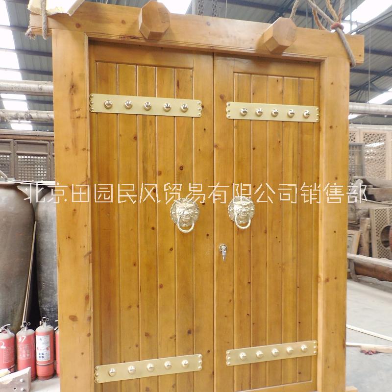 供應(yīng)原生態(tài)實(shí)木門 榆木庭院雙開門 價(jià)格實(shí)惠 可提供定做